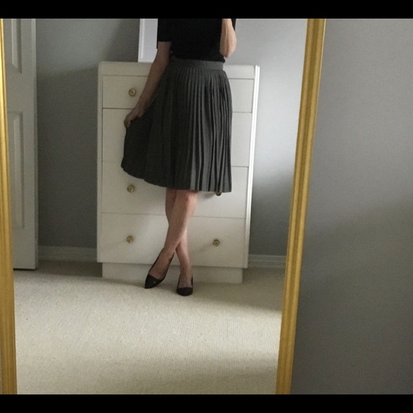 Jones NY pleated skirt, rayon, blk/white, size 4. - Picture 3 of 5